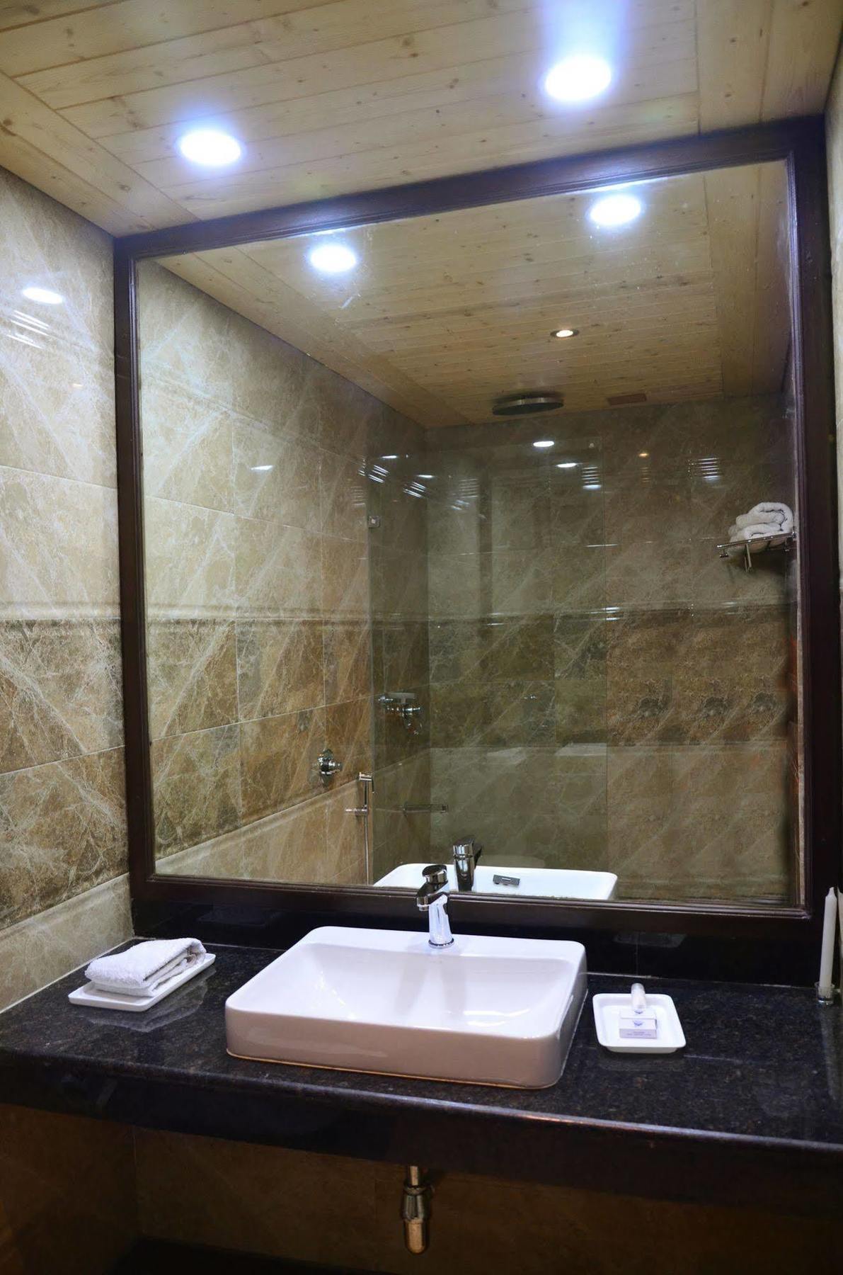 Hotel Manali Heights Экстерьер фото